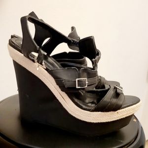 Wedge heel shoe